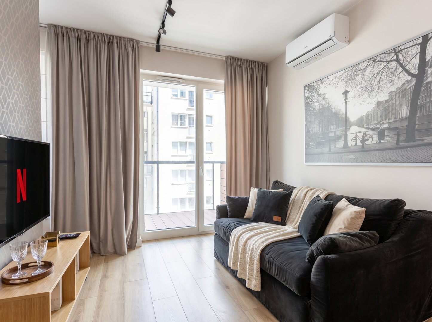 Golden Apartments Warsaw – Luxury Building, Rooftop Terrace, Sienna